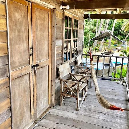 Beachfront Hut Downstairs Astra - Beach Shack Chalet Kampong Juara Exterior foto